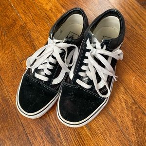 Black, low rise skate vans